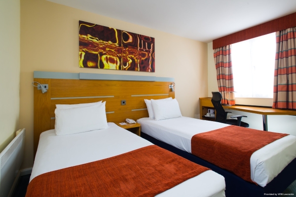 Holiday Inn Express CARDIFF BAY